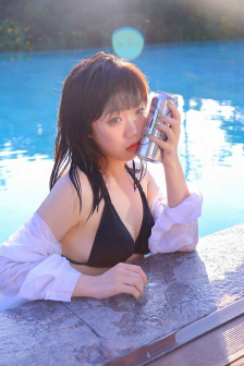 女主穿越到很开放的世界游戏